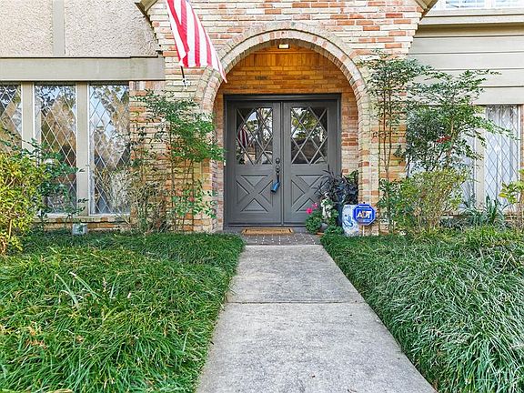 3rd image of 2618 Riverlawn Dr