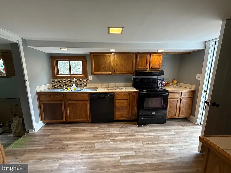 1094 Kings Hwy — Photo 7