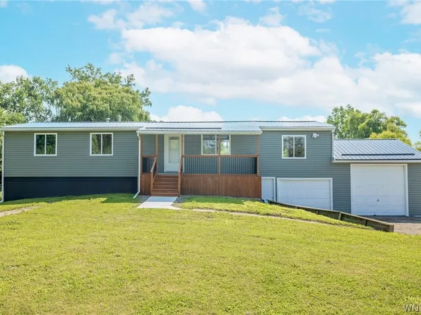 10111 Hickox Rd, Alexander, NY 14005