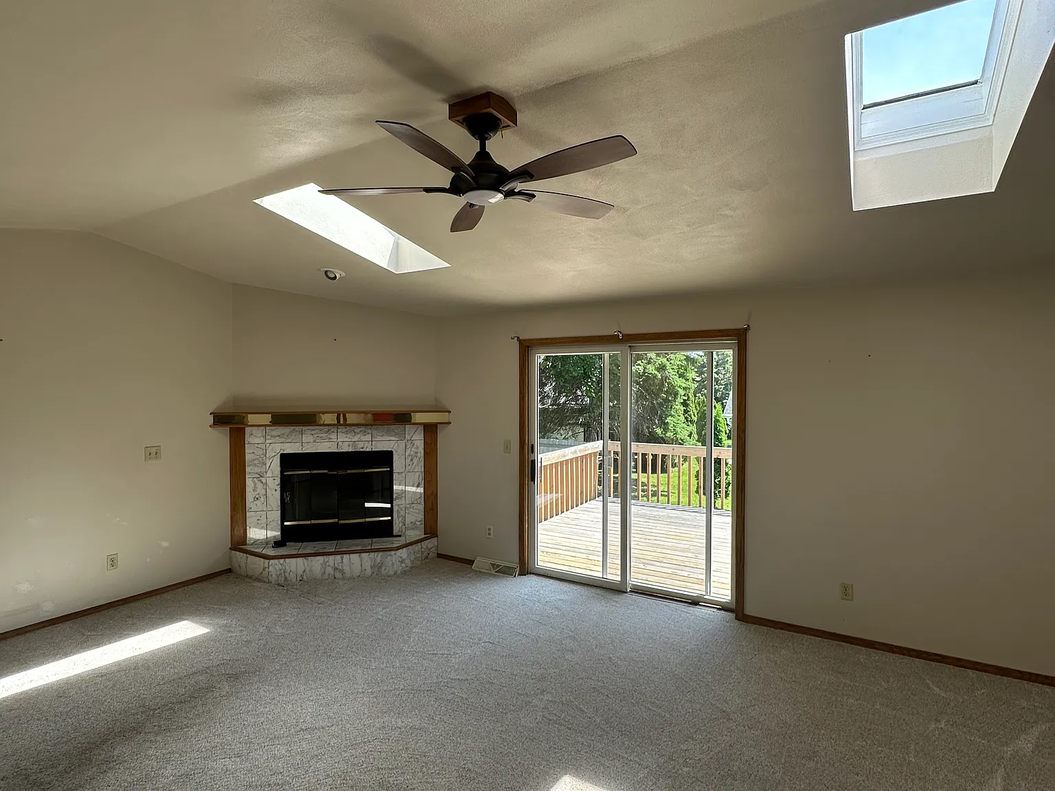 3 bed, $2,000 — Photo 2