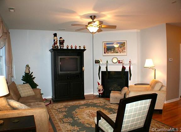4th image of 9125 Greenheather Dr