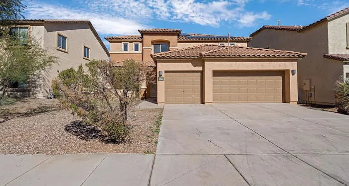 808 W Vuelta Granadina — Photo 1