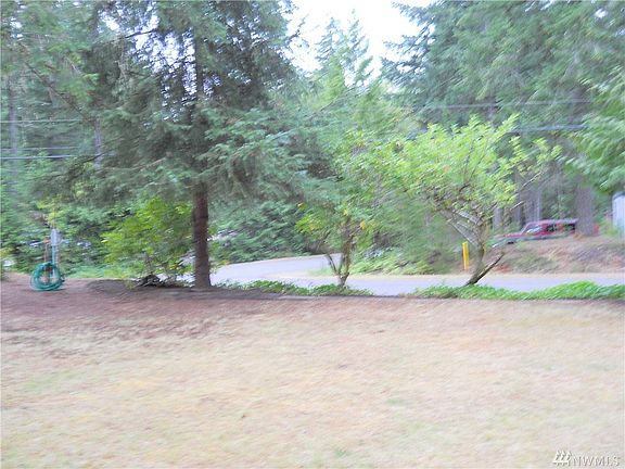 3rd image of 240 E Dartmoor Dr