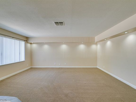 5th image of 3221 E Rochelle Ave