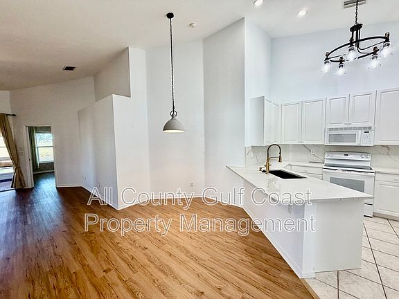 3rd image of 4388 Fairway Dr