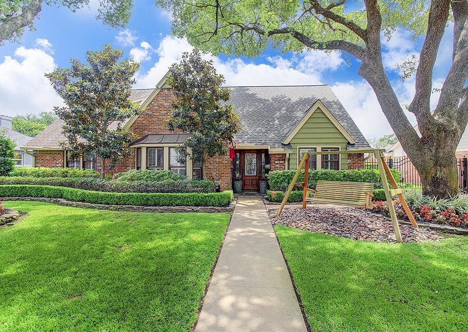 English-style brick 3 or 4 Bedroom, 2 1/2 Bath, 2-car Garage Briarmeadow home with Pool. 2812 SqFt/HCAD on a 9500 SqFt lot. Looks like a magazine cover. Updated in past by builder and beautifully maintained and improved! Exquisite first impression! D