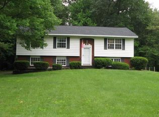 17 Acorn Ave, Clifton Park, NY 12065