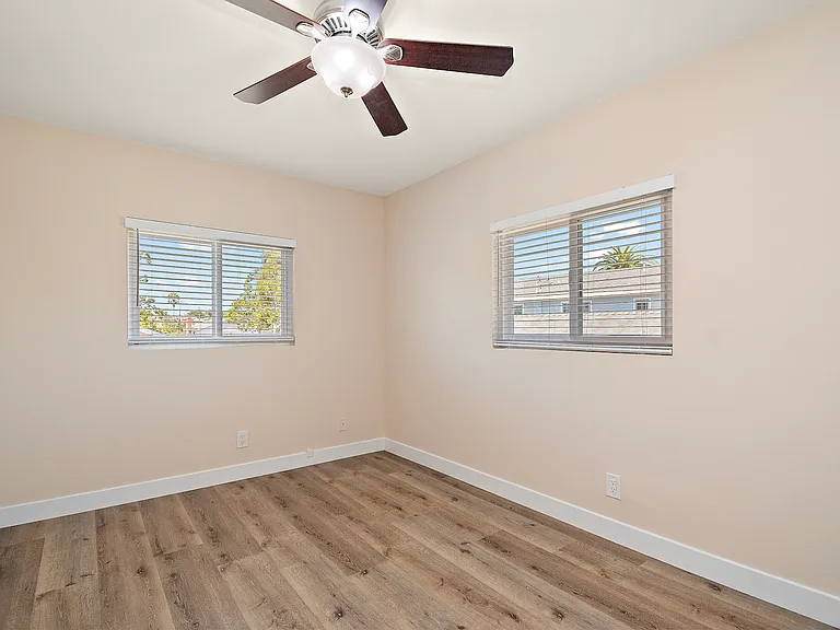 430 N Maria Ave — Photo 17