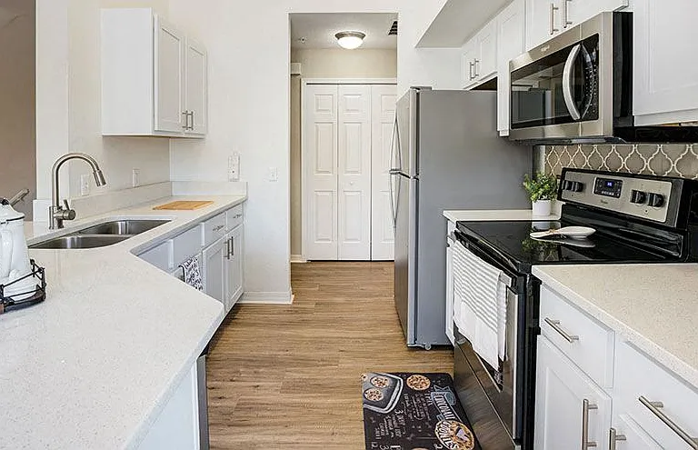 Windermere at Lakes Edge Apartments — Photo 8