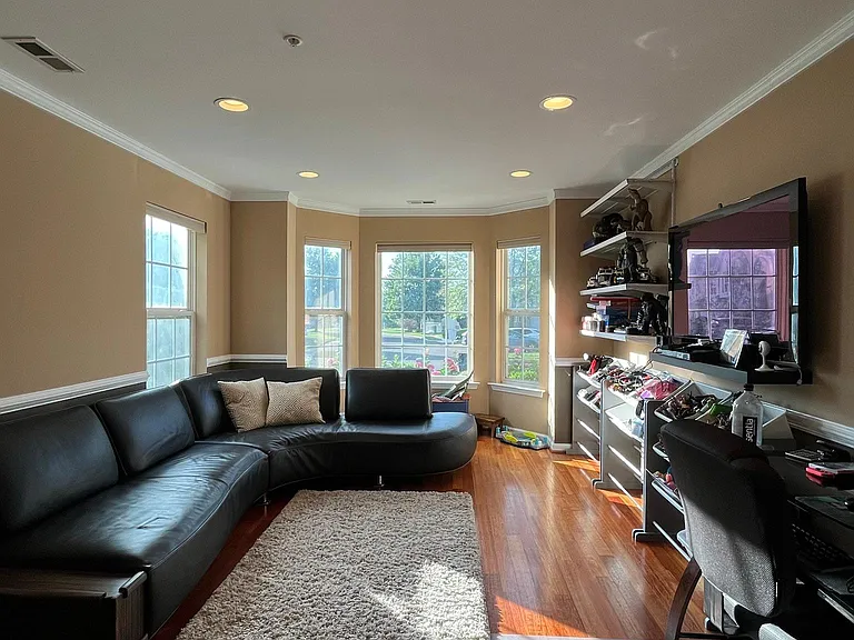 Living Room/Playroom