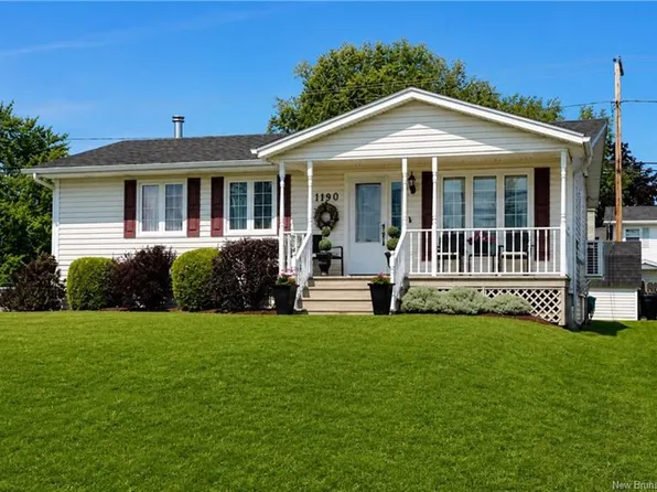 1190 Rockland Dr, Bathurst, NB E2A 3T9