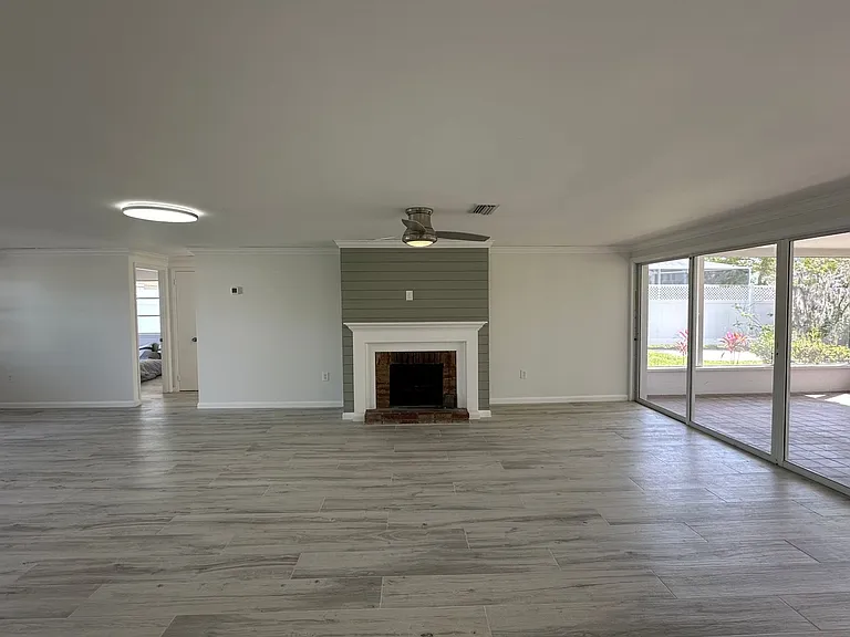 812 Bayview Dr — Photo 10