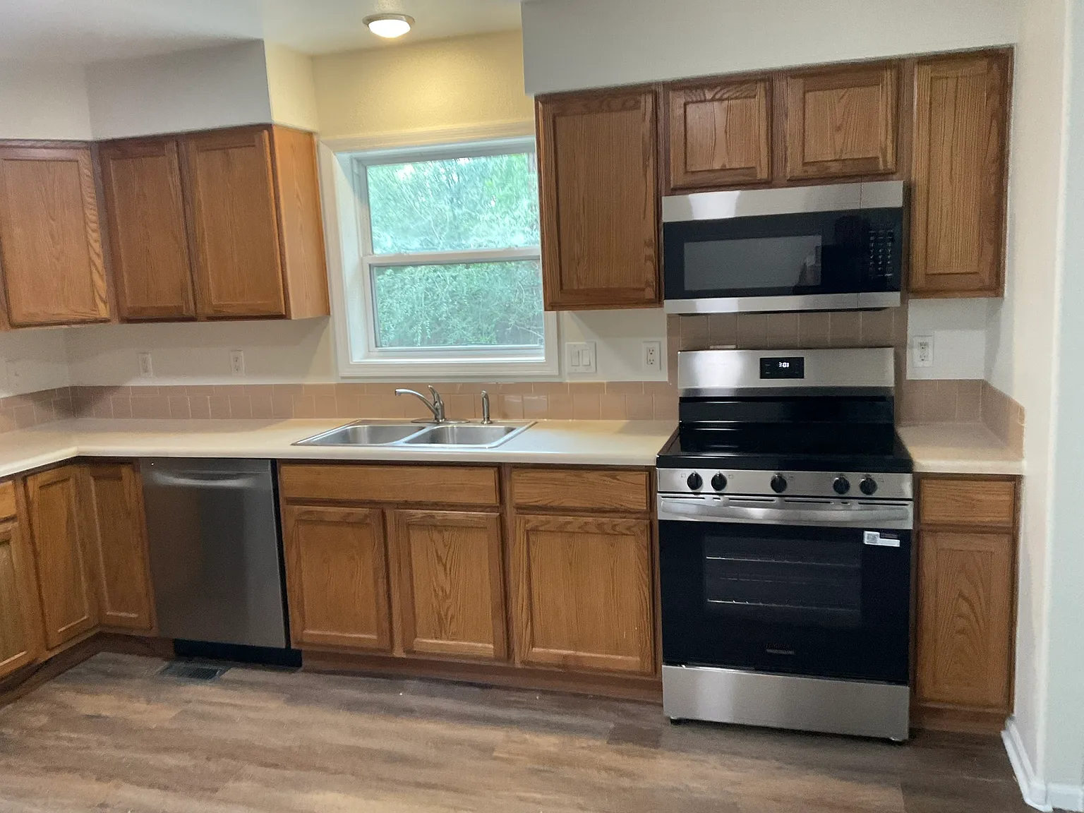 2 bed, 1163 sqft, $2,600 — Photo 2