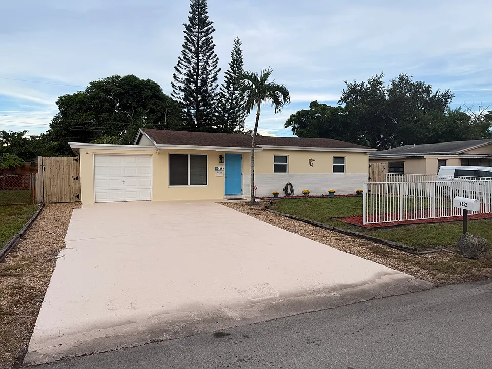 4852 SW 44th Ter #1