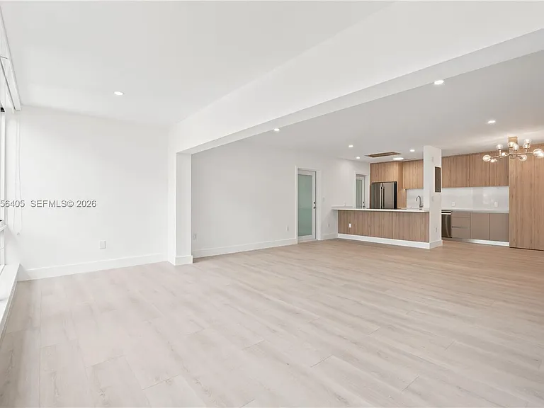 260 Sunrise Dr #E — Photo 2