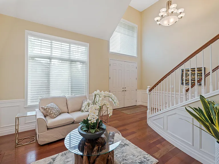 16105 Northup Way — Photo 13