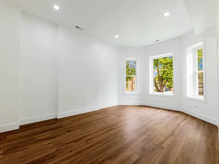 1421 E 69th Pl #1A — Photo 7
