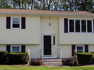 32 Cindy James Cir, Warwick, RI 02889