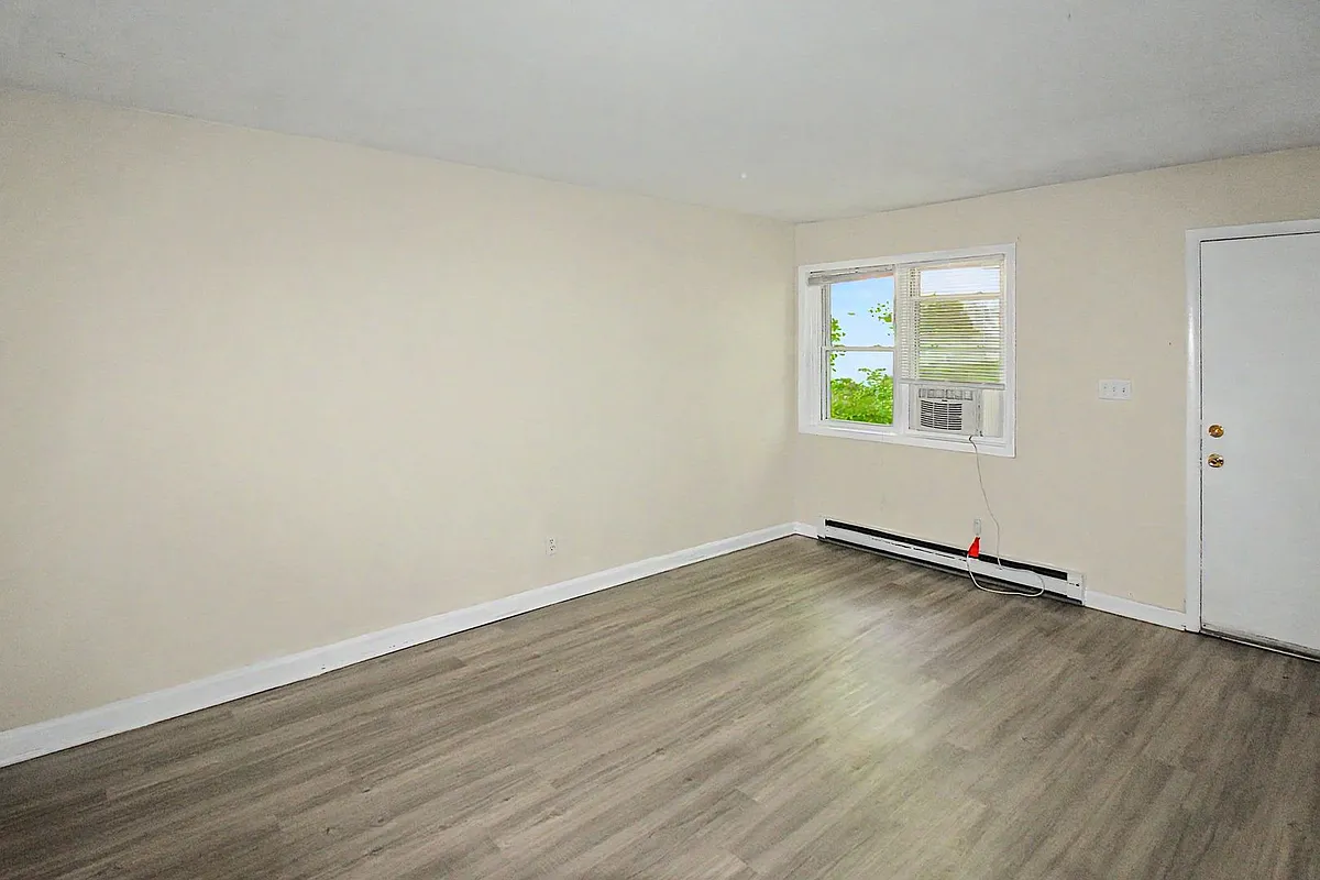 Building Photo - 2535 Vail Ave