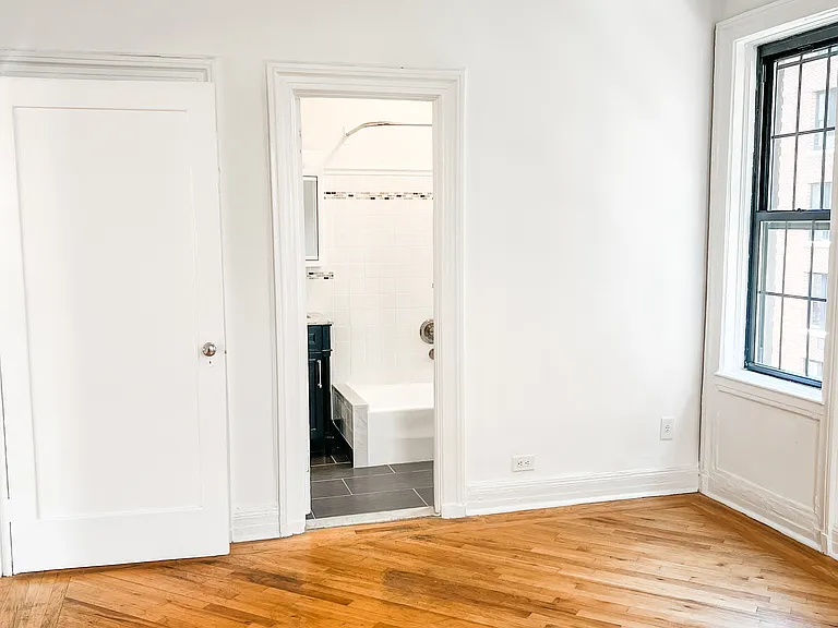 105 E 63rd St #6B — Photo 10
