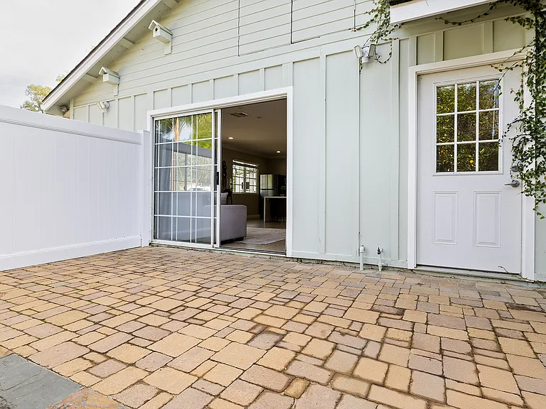 23018 Oxnard St #B — Photo 16