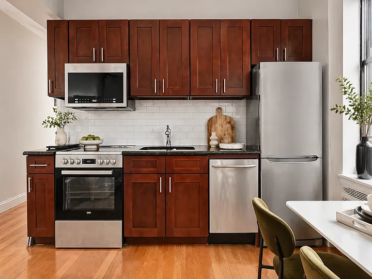 102 Christopher St #4D — Photo 3