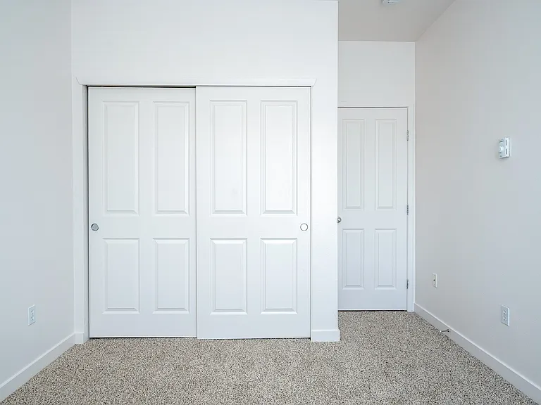Center Pointe | Bathroom Closet