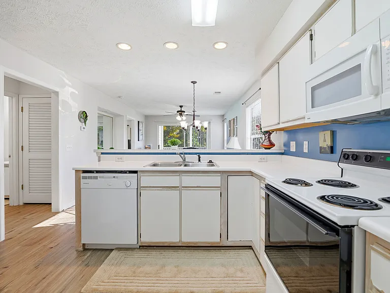 510 White River Dr #24F — Photo 9