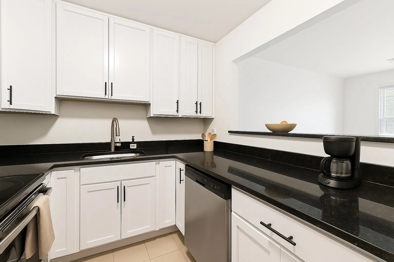 3 bed, 1320 sqft, $2,500 — Photo 2
