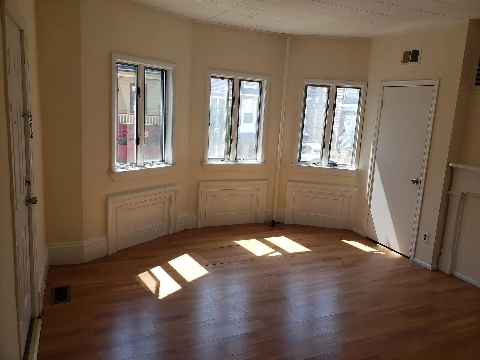 2 bed, $1,600 — Photo 2