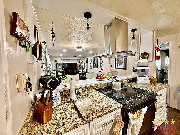 3rd image of 2514 Ronson Ave #818