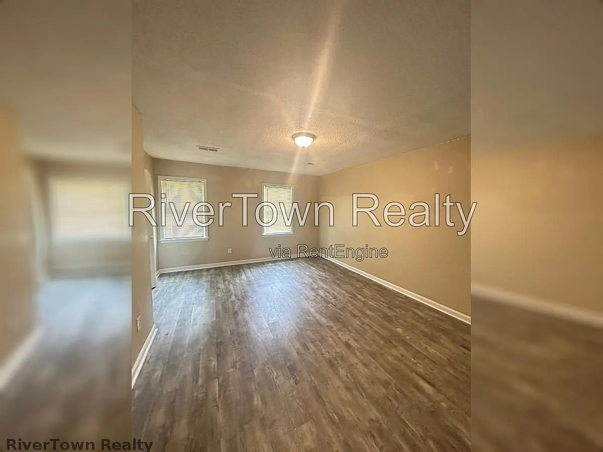 2 bed, 1.5 bath, 1292 sqft, $1,095 — Photo 4