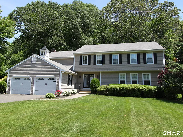 27 River Bend Rd — Photo 1