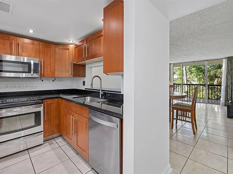 10835 SW 112th Ave #305 — Photo 7