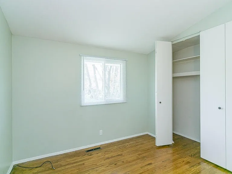 530 W Broadview Dr — Photo 10