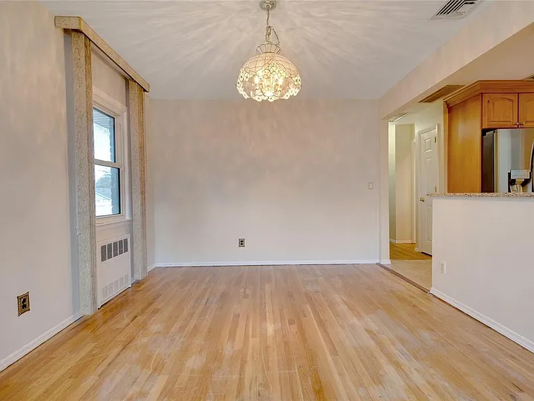 142 S 6th St — Photo 5