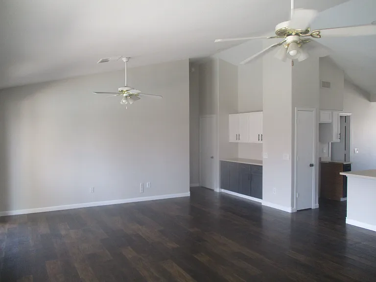7727 W Eugie Ave — Photo 9