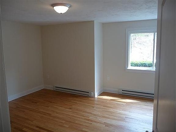 2nd image of 92 Sandwich Rd #4D