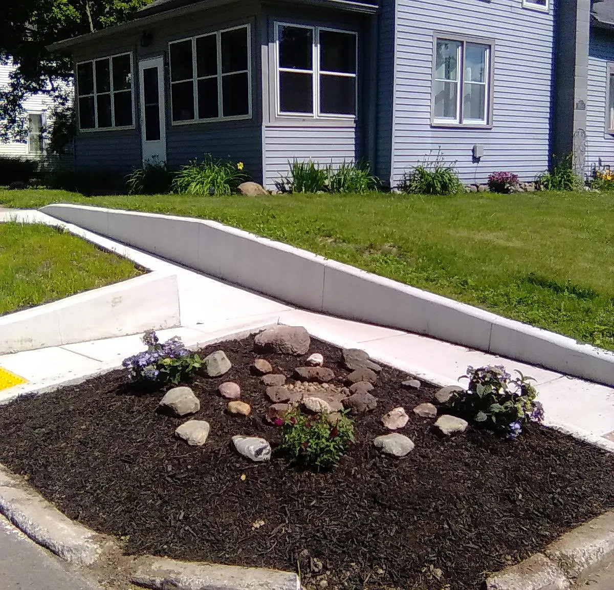 3 bed, 1700 sqft, $1,975 — Photo 3