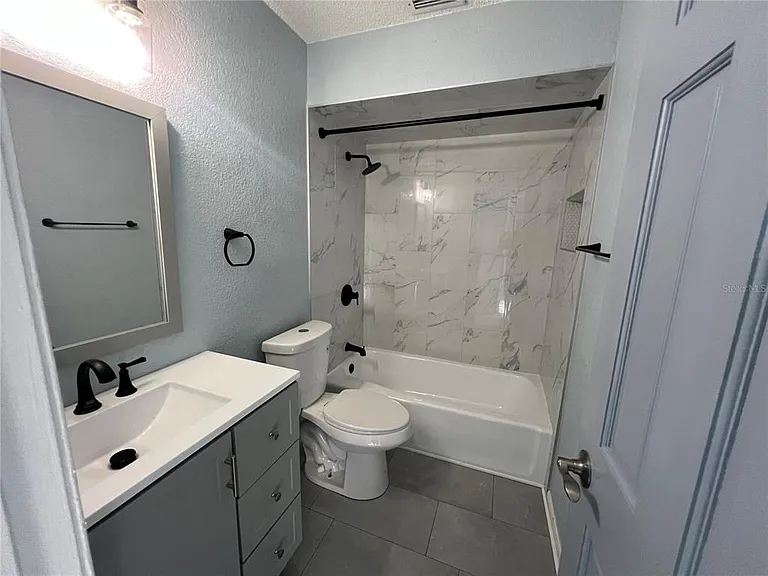 810 Kings Ct #D — Photo 6