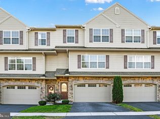 318 Weatherstone Dr, New Cumberland, PA 17070