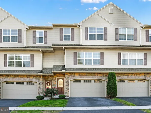 318 Weatherstone Dr, New Cumberland, PA 17070