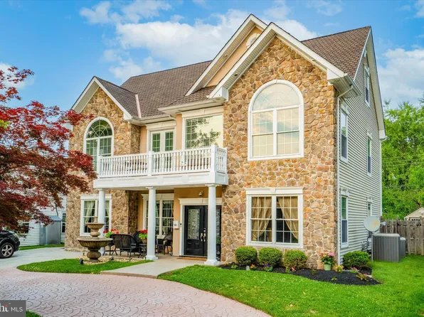 58 Kentucky Ln, Levittown, PA 19055