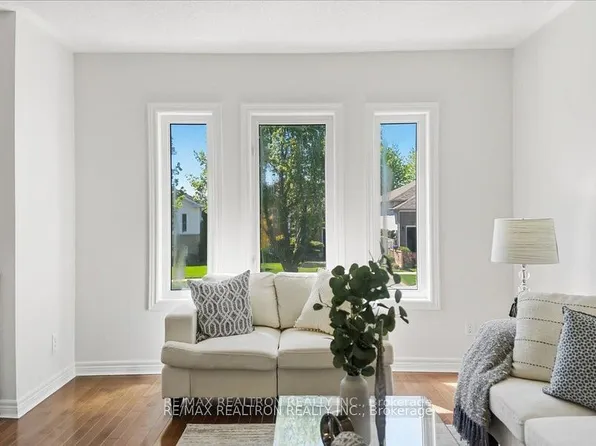 12 Jarvis Dr, Pt Hope, ON L1A 4J8