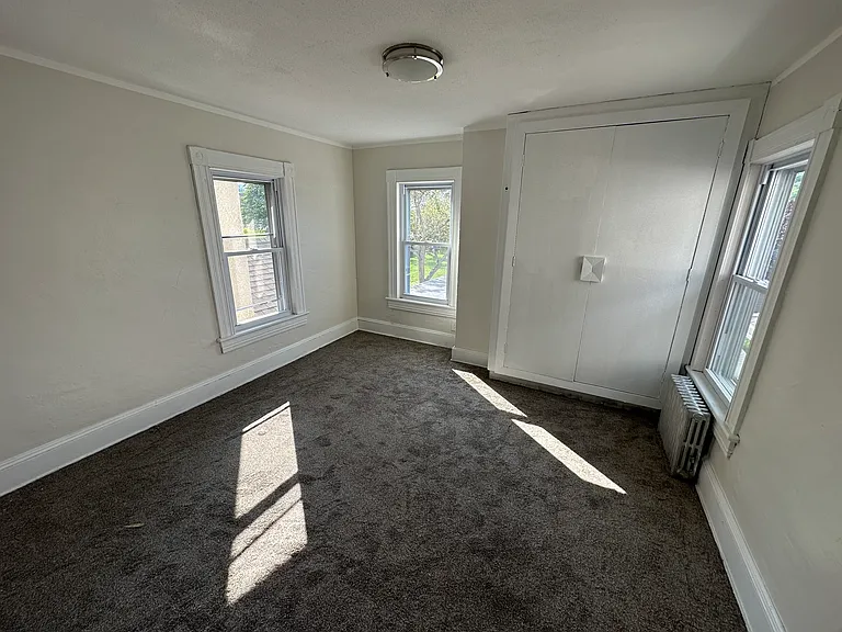 305 Powell Ave — Photo 12