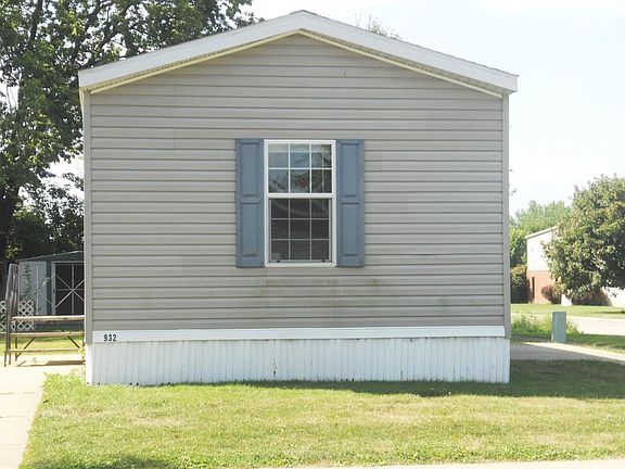 Adorable blue shutters all around!