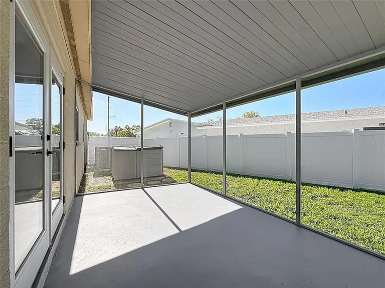 396 Lewis Blvd SE — Photo 16