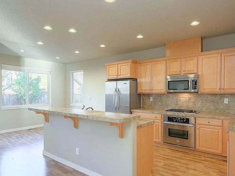 6387 NE Meadowgate Ct — Photo 5
