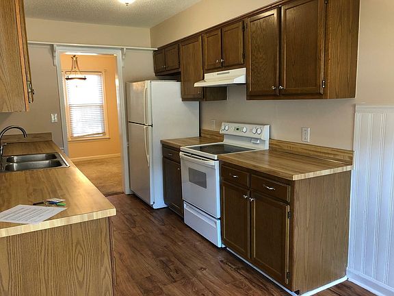 Kitchen, with rearward view towards dining area in rear of townhouse