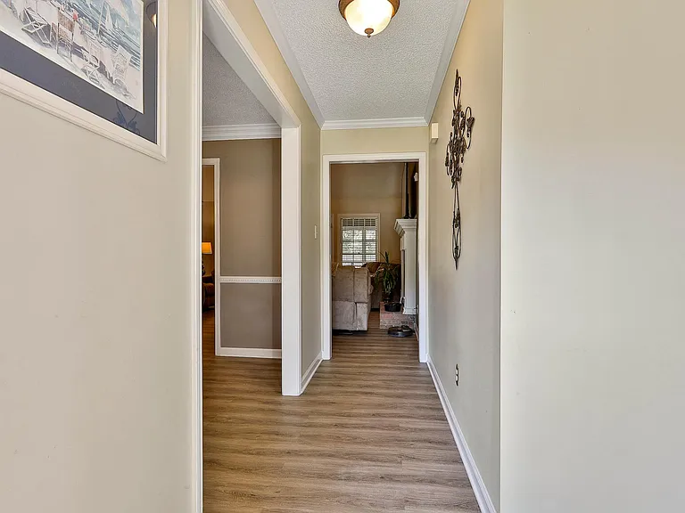 110 Hampton Woods Dr — Photo 23